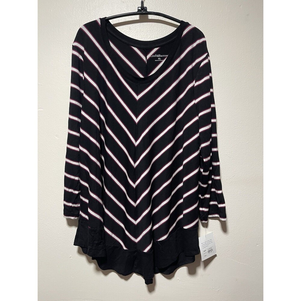 New Women's XL Long Sleeve Black White Red Croft & Barrow V-Neck Top